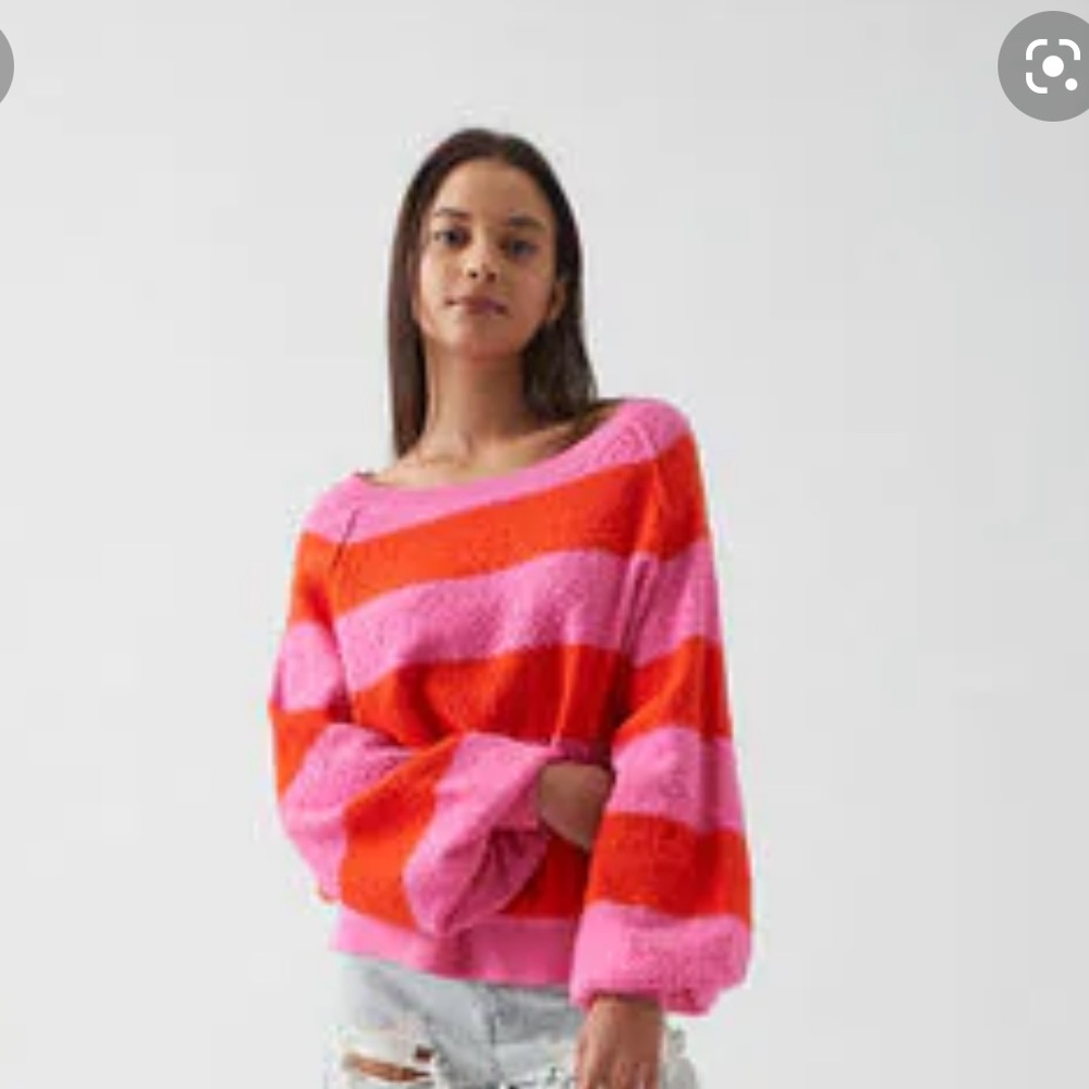🚨🚨🚨ISO THIS SWEATER🚨🚨🚨